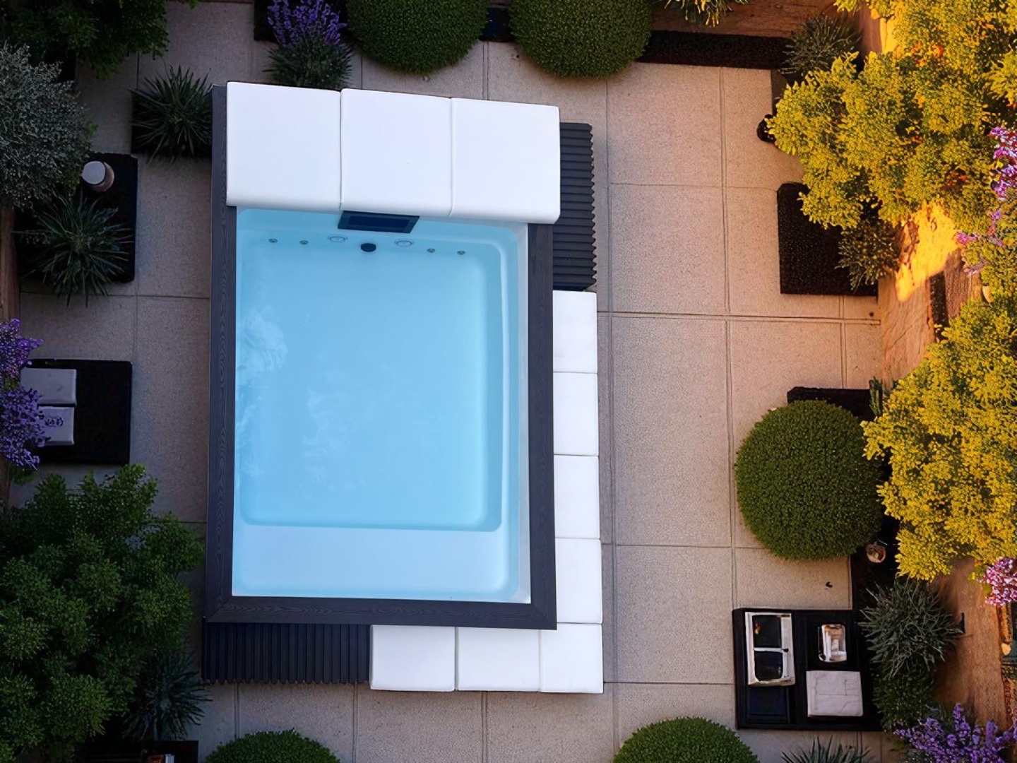 Gold-Pool-Mirage-im-Garten-Italien.jpg